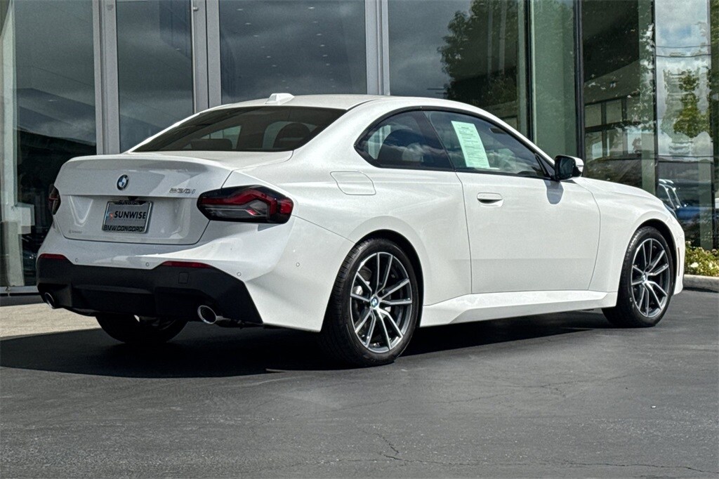 2025 Bmw 230i Coupe photo 4