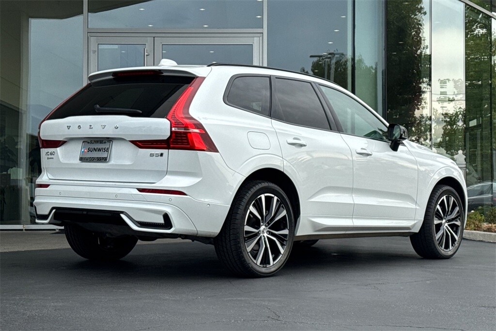2024 Volvo XC60 B5 Plus photo 4