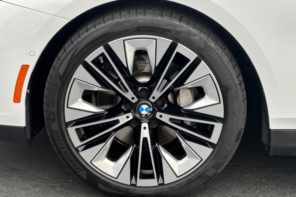 2025 BMW 5 Series 530i - Photo 33
