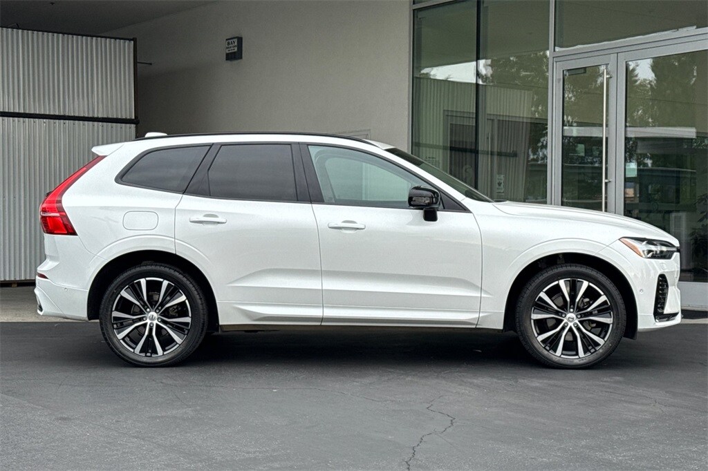 2024 Volvo XC60 B5 Plus photo 3