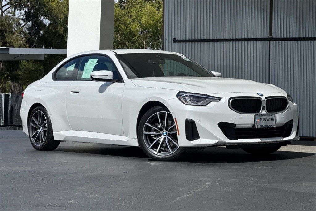 2025 Bmw 230i Coupe photo 2