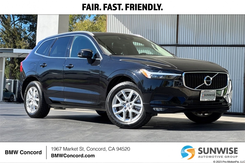 2021 Volvo XC60 Momentum's photo
