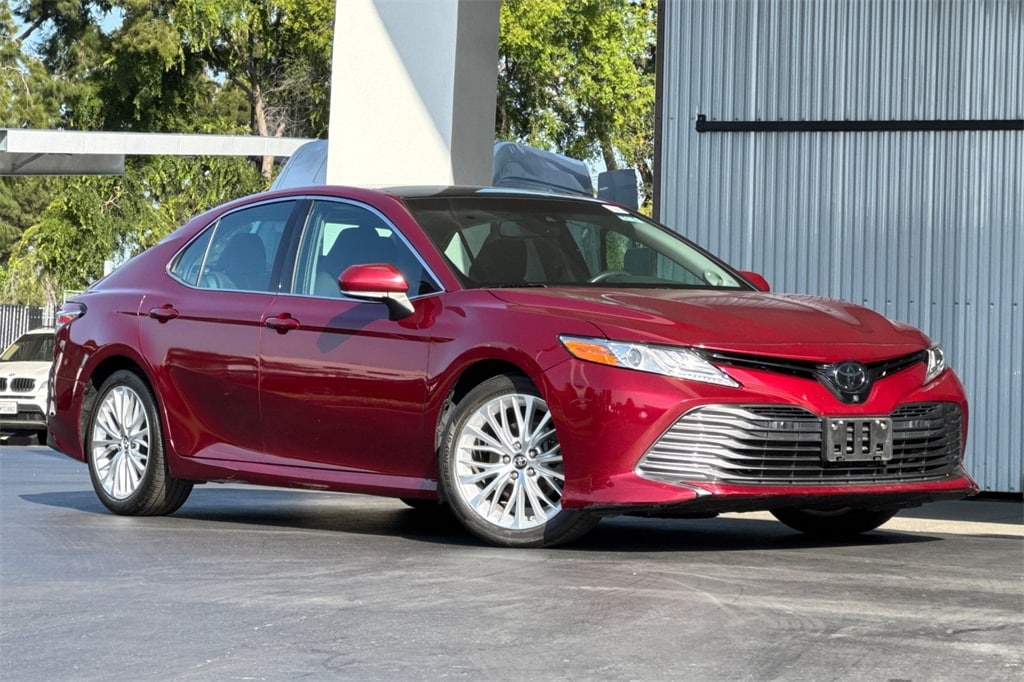Used 2018 Toyota Camry XLE with VIN 4T1B11HK1JU582021 for sale in Concord, CA