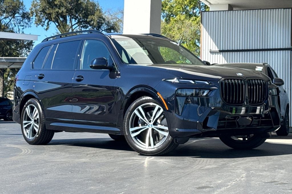 New 2026 BMW X7 xDrive40i SUV