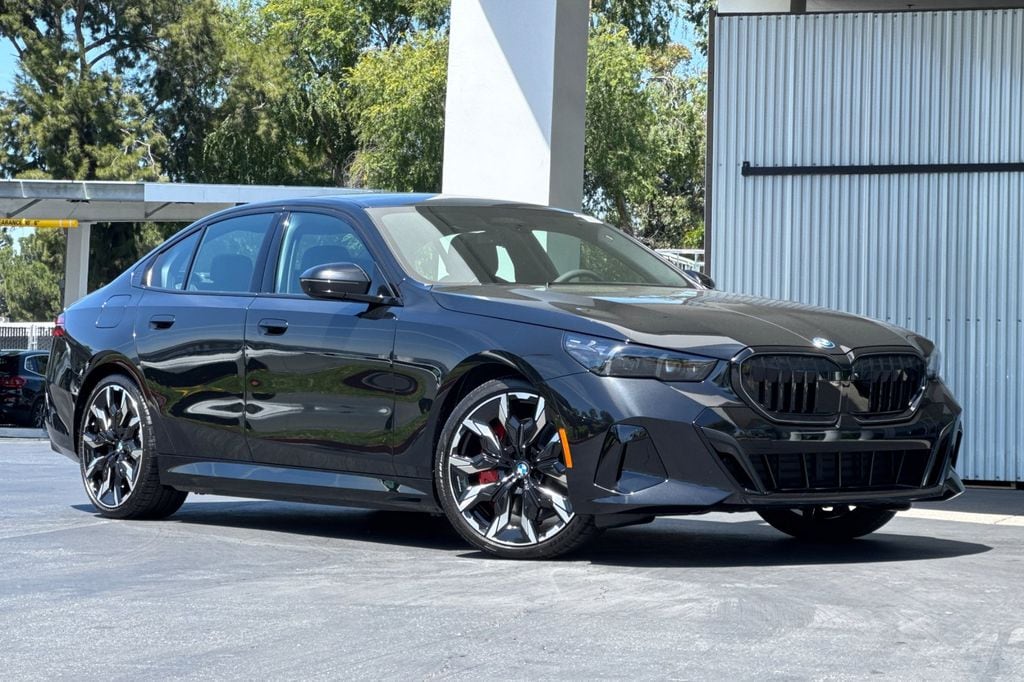 New 2026 BMW 550e xDrive Sedan
