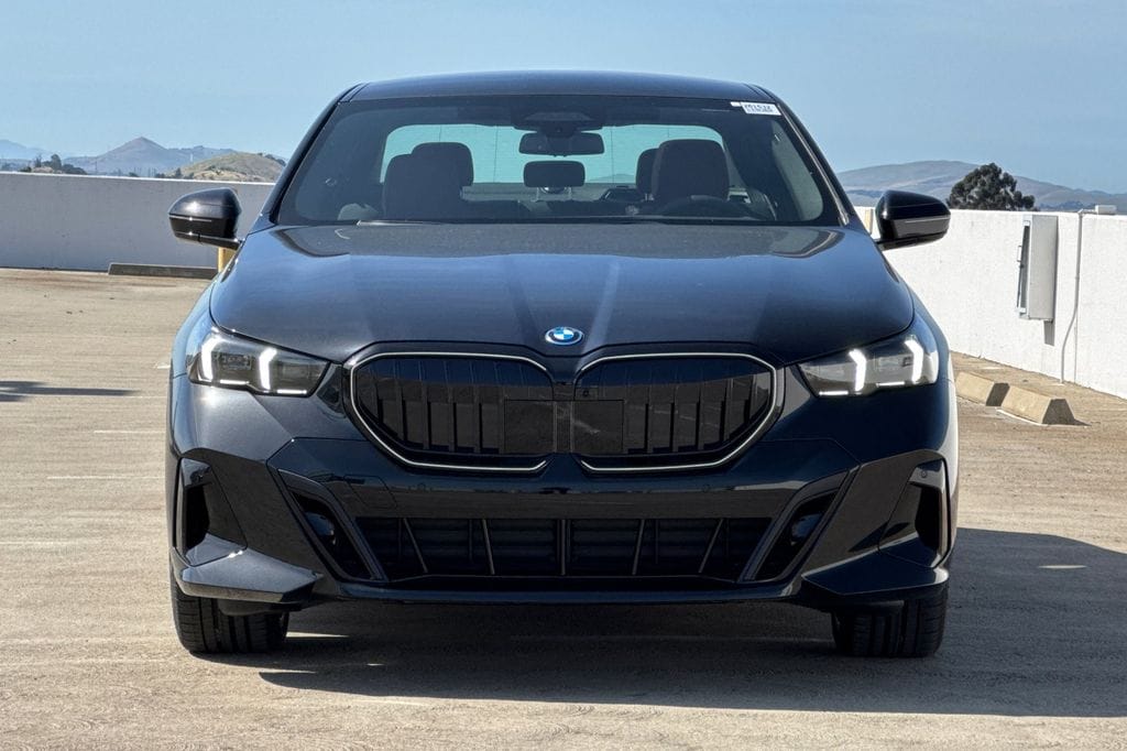 New 2026 BMW 550e xDrive Sedan