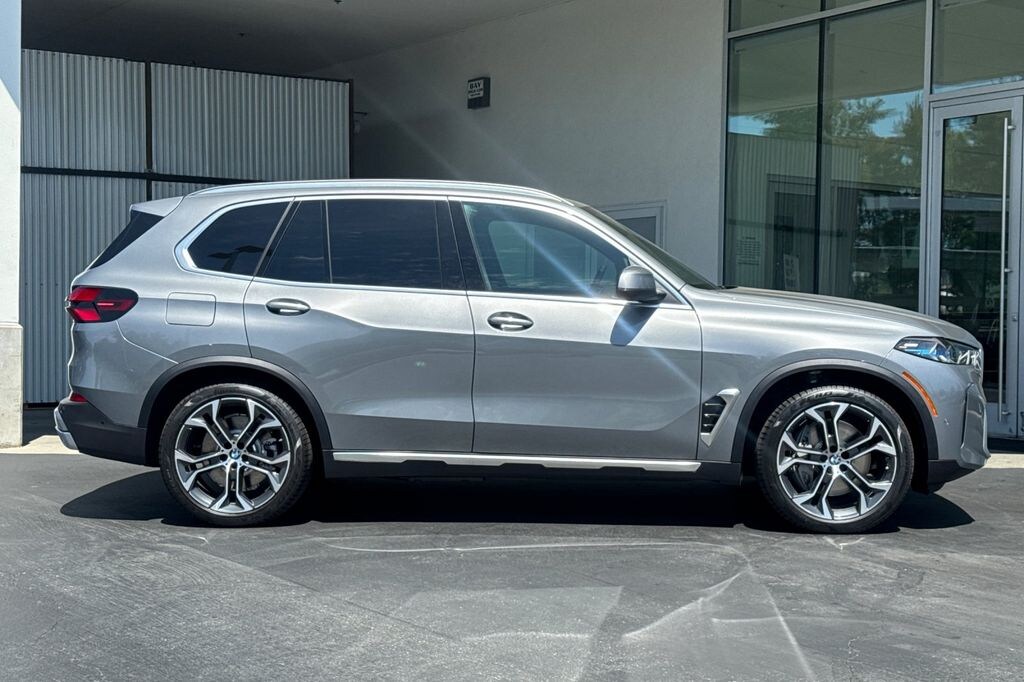 New 2026 BMW X5 PHEV xDrive50e SUV