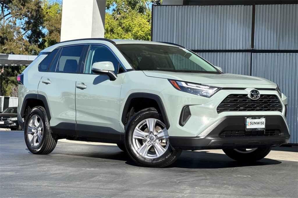2023 Toyota RAV4 XLE photo 2