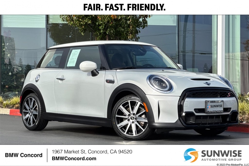 2023 MINI 3 Door S's photo
