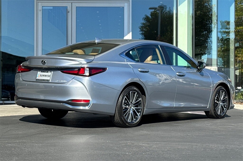 Used 2023 Lexus ES 300h  Sedan