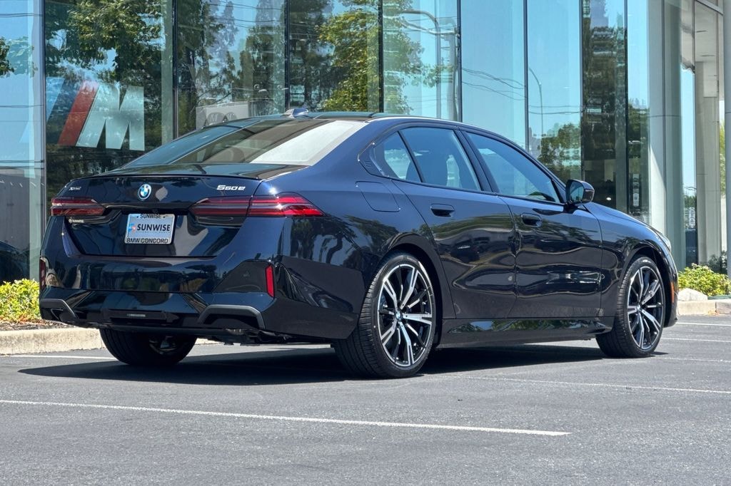 New 2027 BMW 550e xDrive Sedan