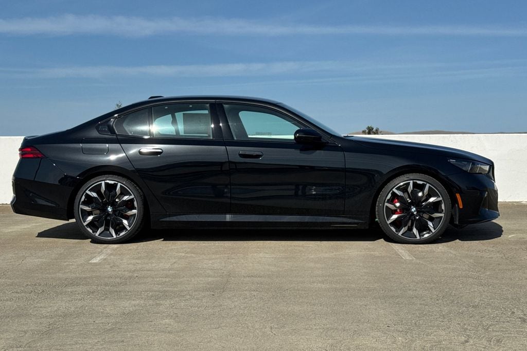 New 2026 BMW 550e xDrive Sedan