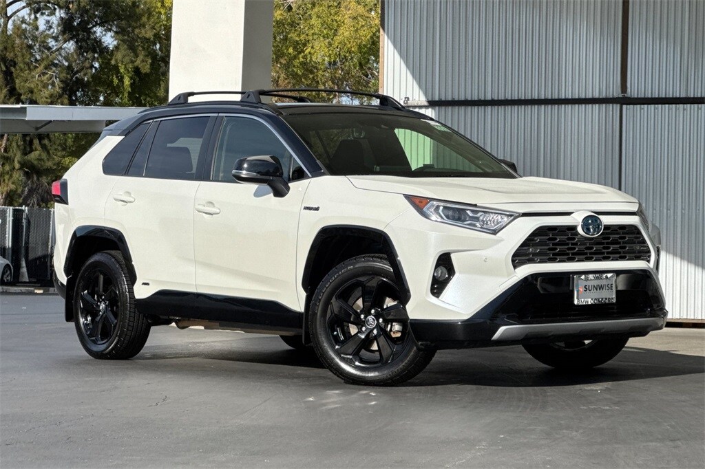 2019 Toyota RAV4 Hybrid XSE photo 2