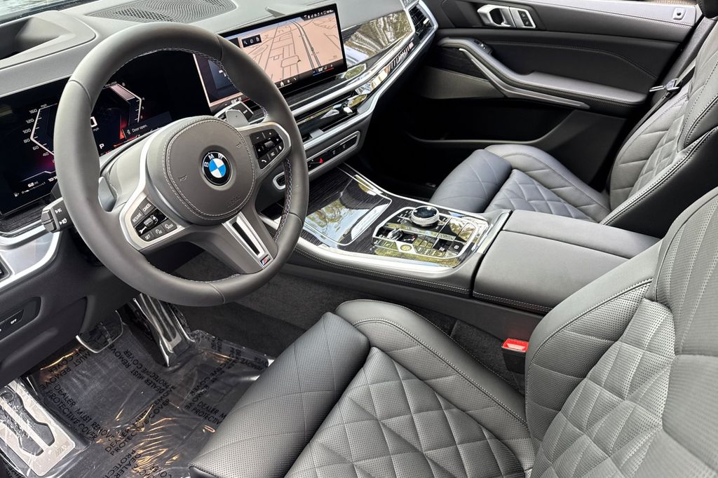2026 BMW X5 M60i - Photo 8