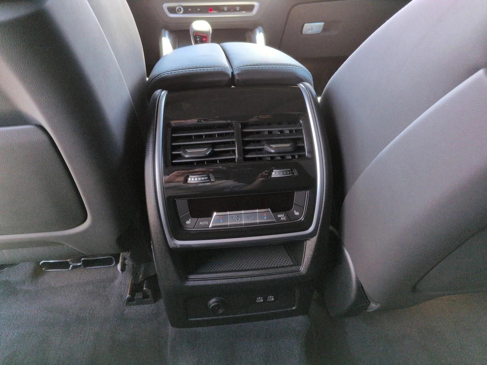 2025 BMW XM Base - Photo 17