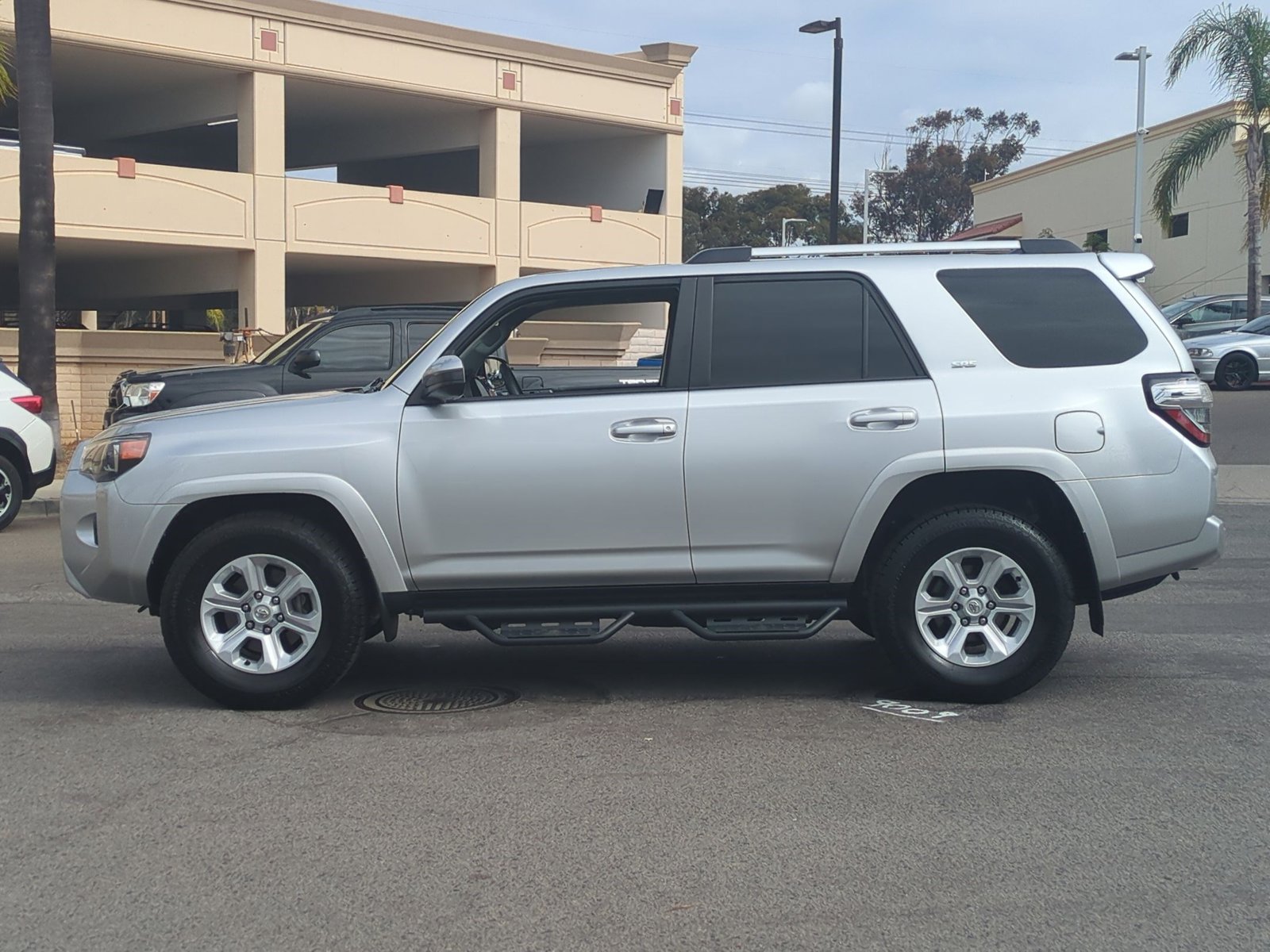 2022 Toyota 4Runner SR5 photo 2