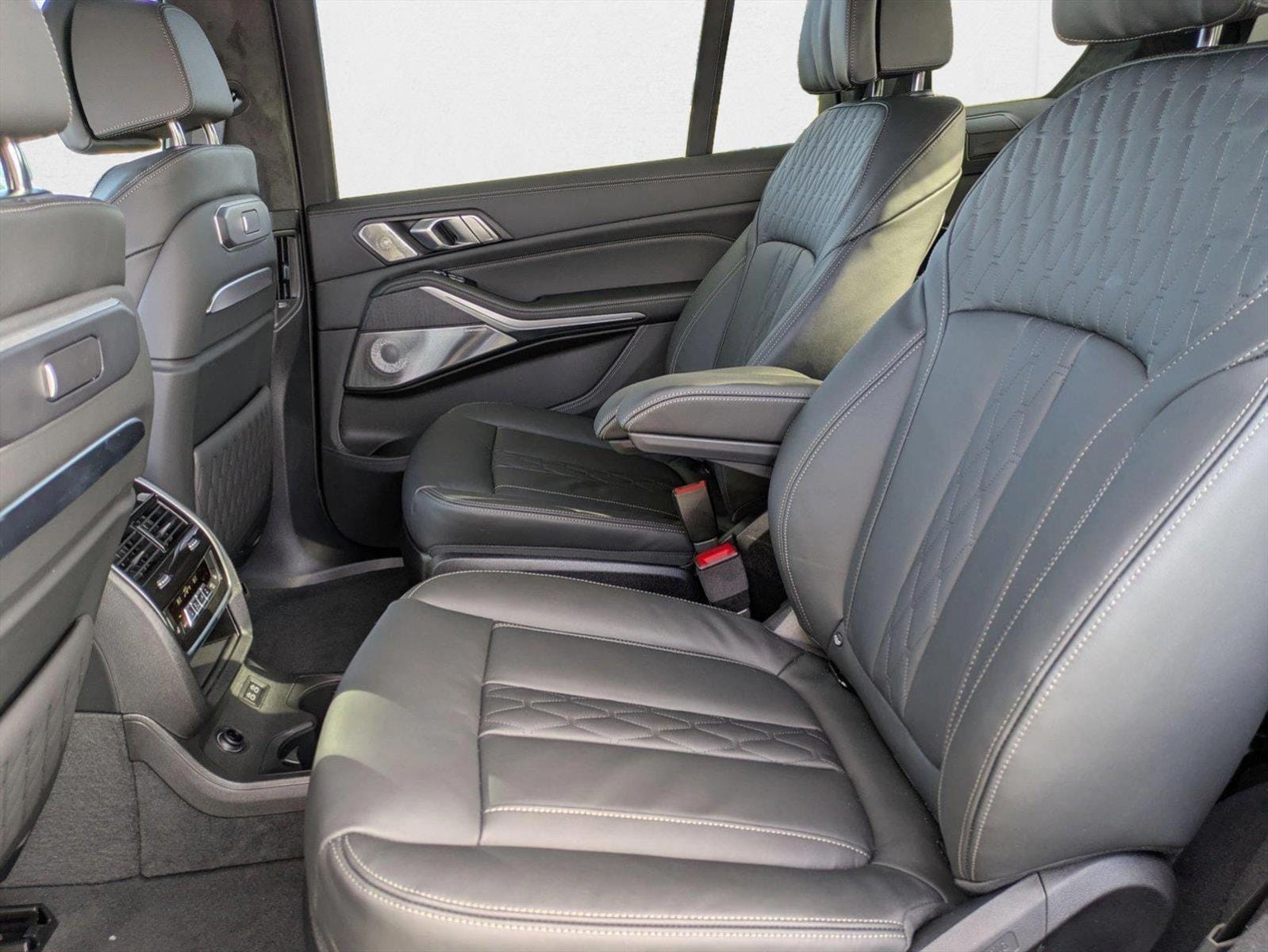 2025 BMW X7 ALPINA XB7 - Photo 16