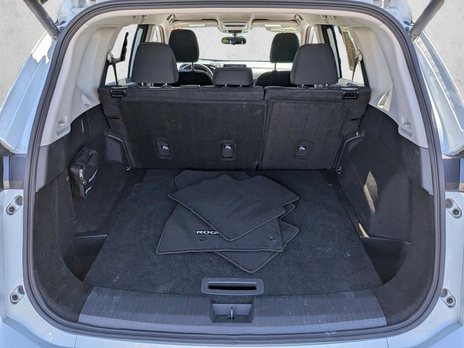 2024 Nissan Rogue SV photo 6