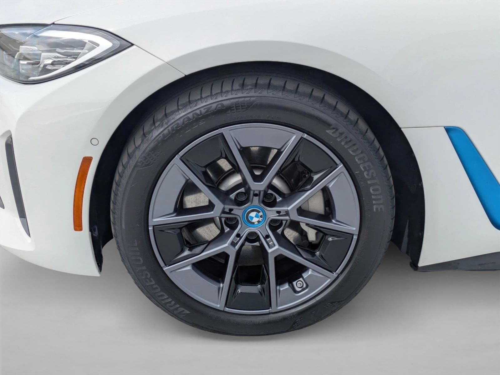 2024 BMW i4 24