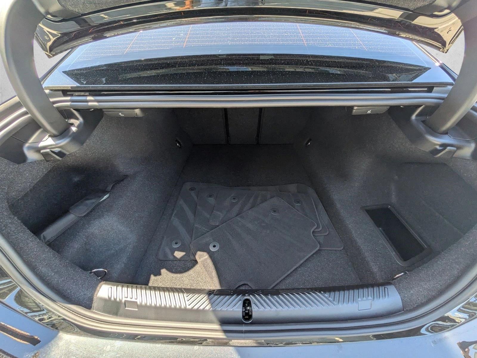 2026 BMW 550e xDrive photo 5