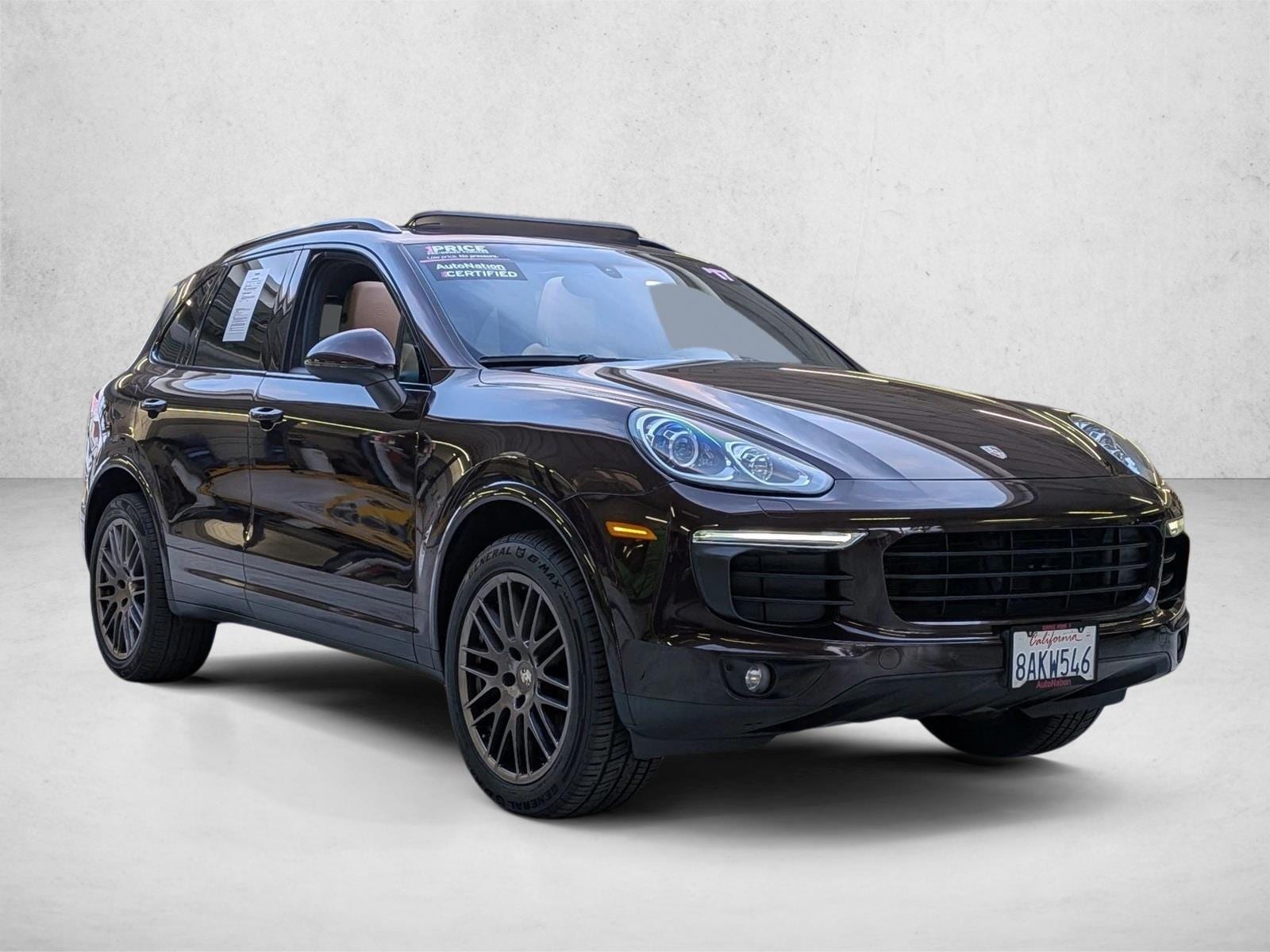 2017 Porsche Cayenne photo 2
