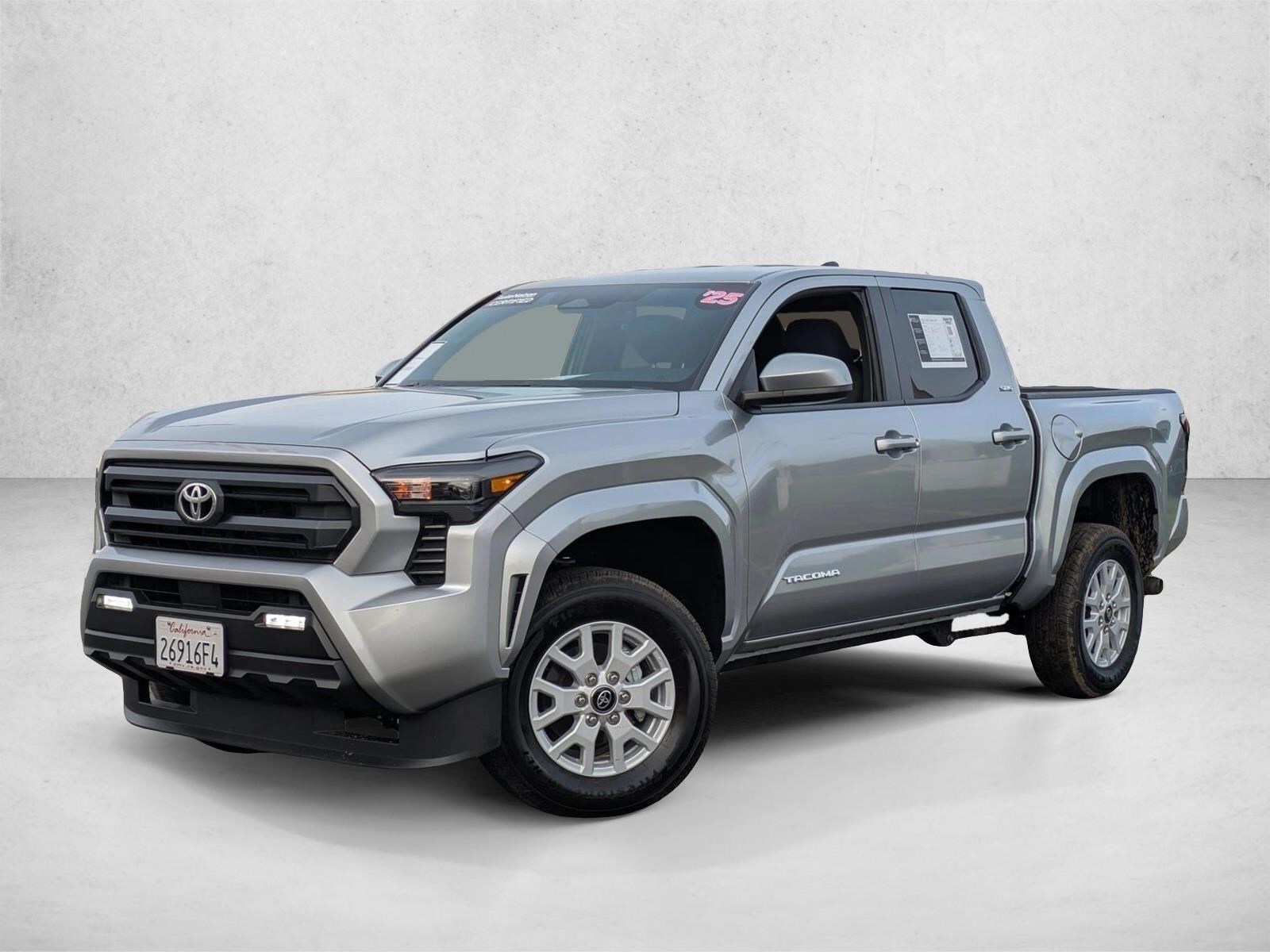 2025 Toyota Tacoma SR5's photo