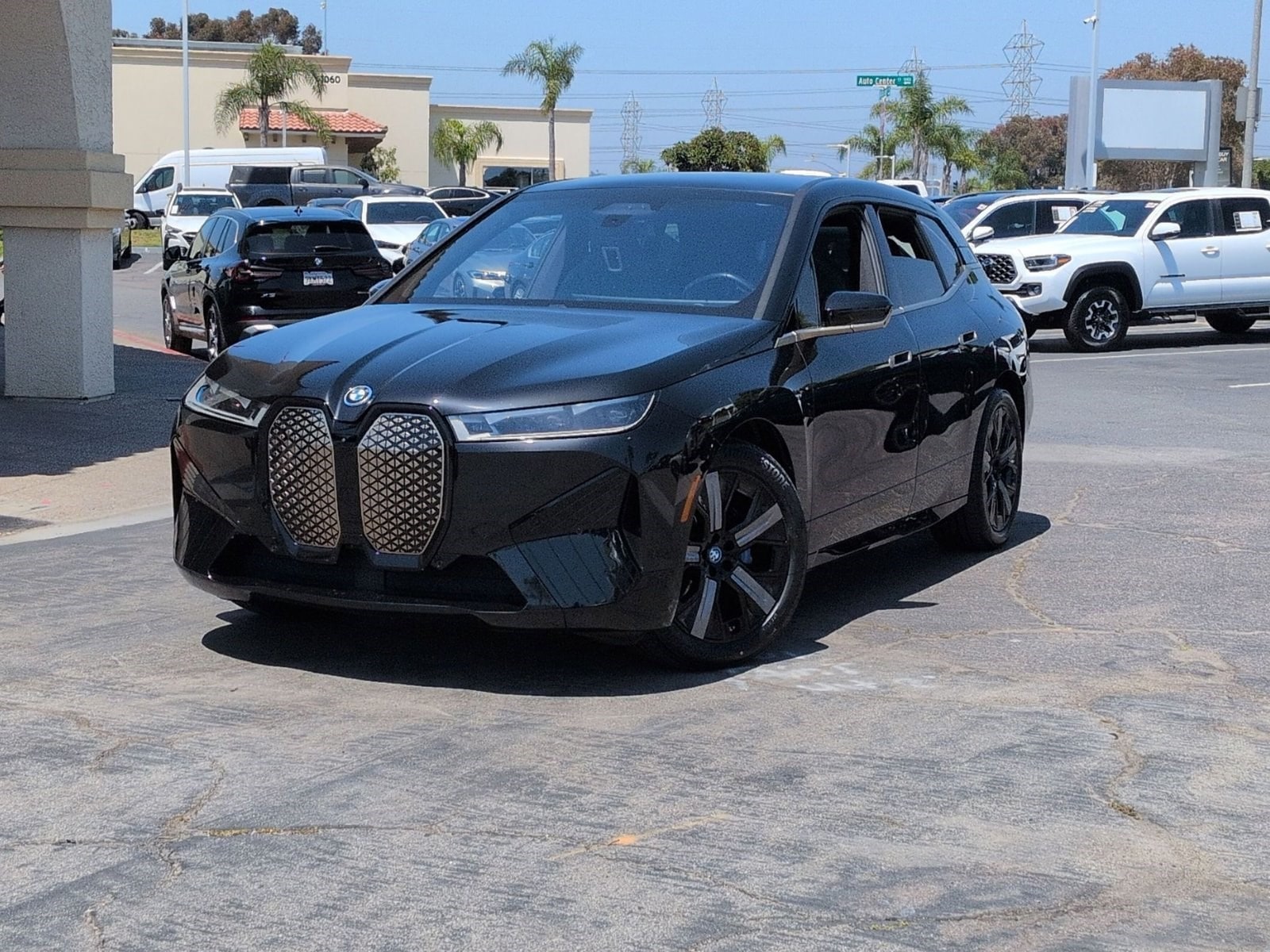 2023 BMW iX xDrive50's photo
