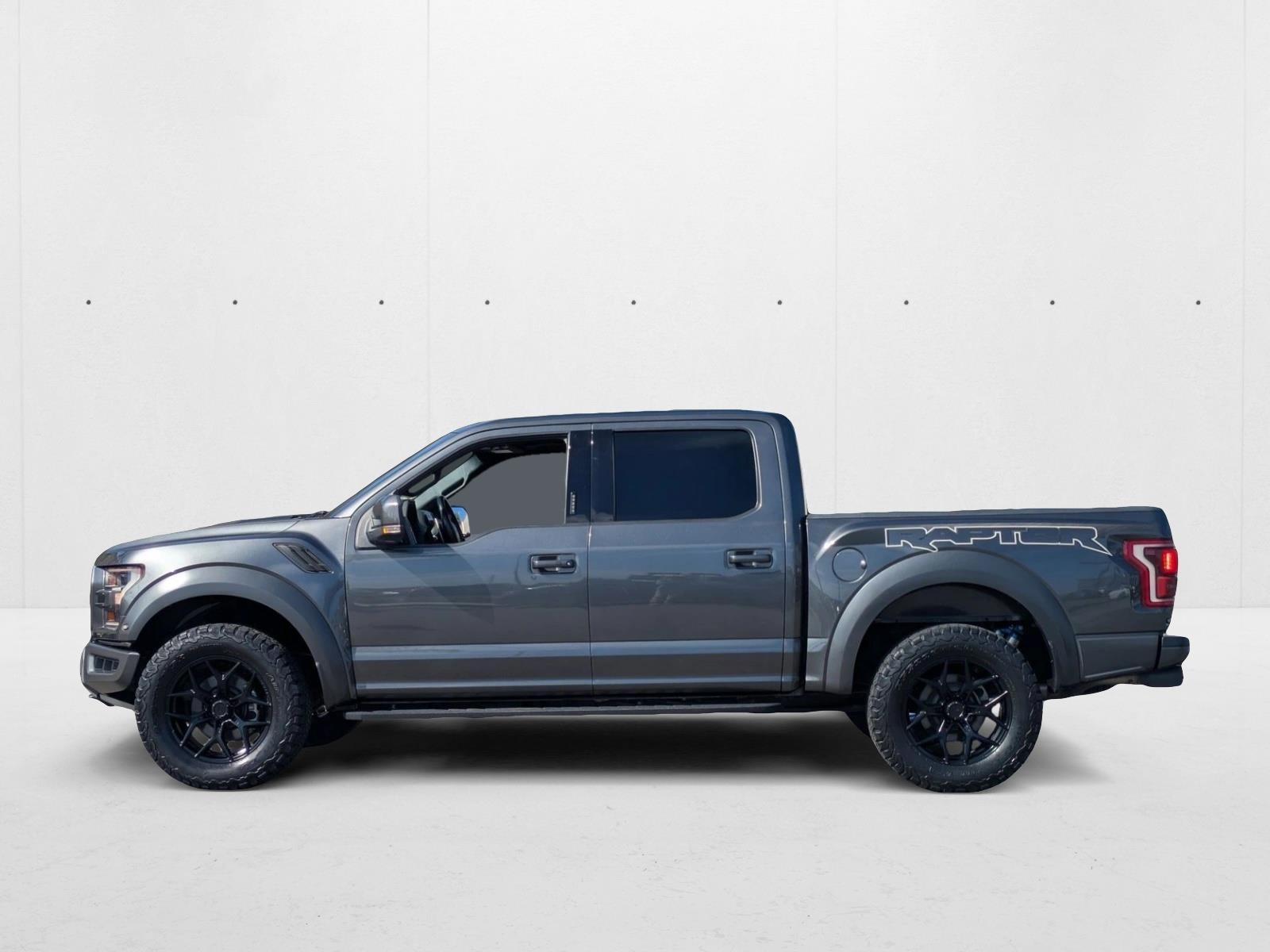 2018 Ford F-150 Raptor photo 2
