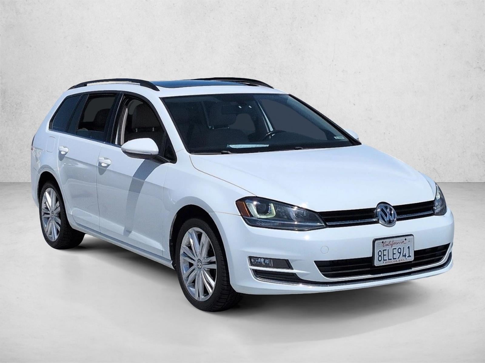 2015 Volkswagen Golf SportWagen TDI photo 3