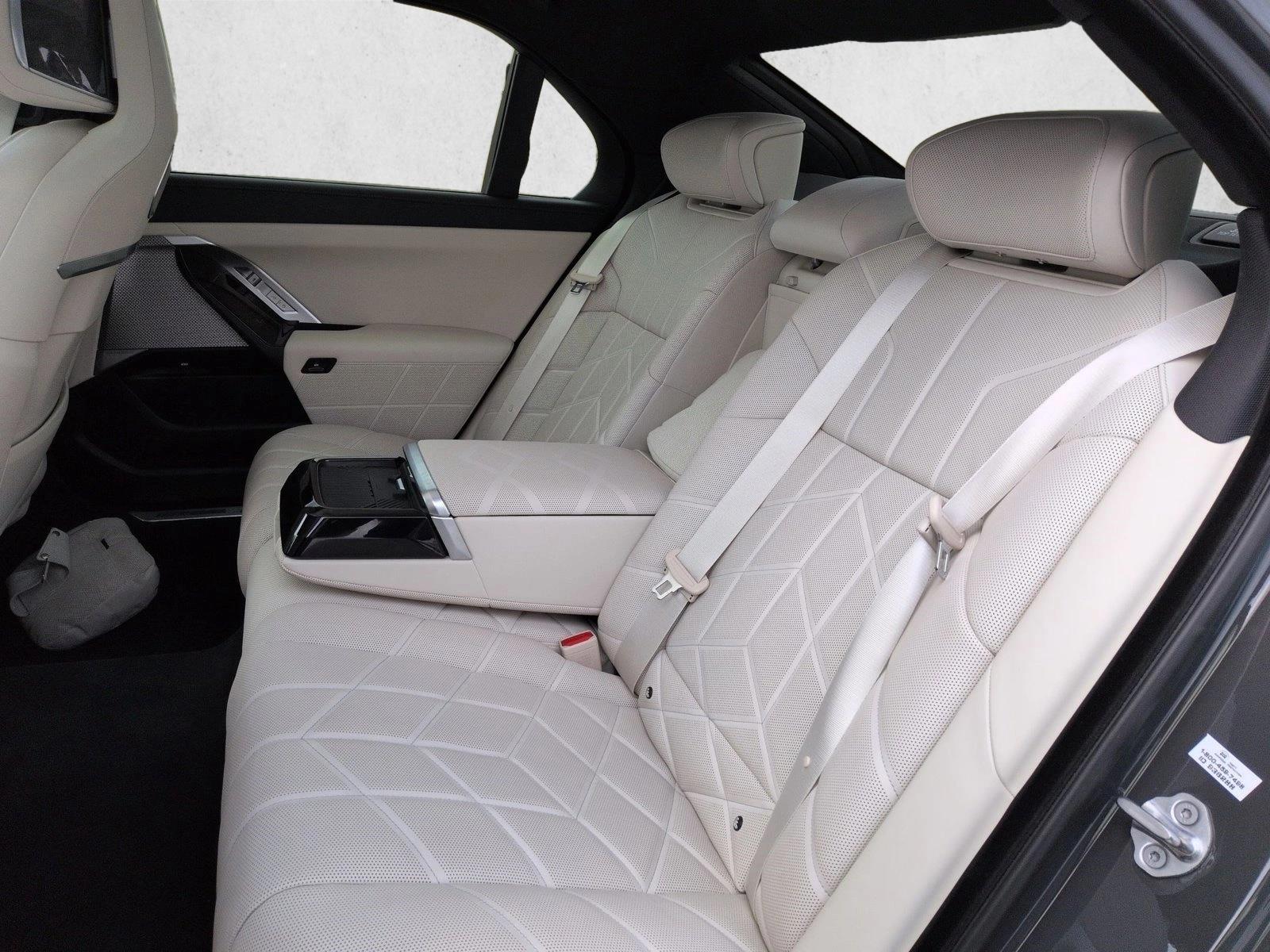 2023 BMW i7 Base - Photo 21