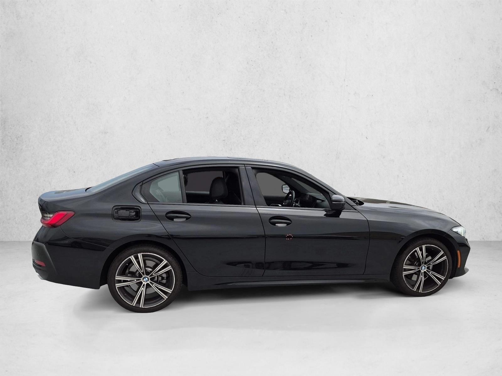 2023 BMW 3 Series 330i - Photo 4