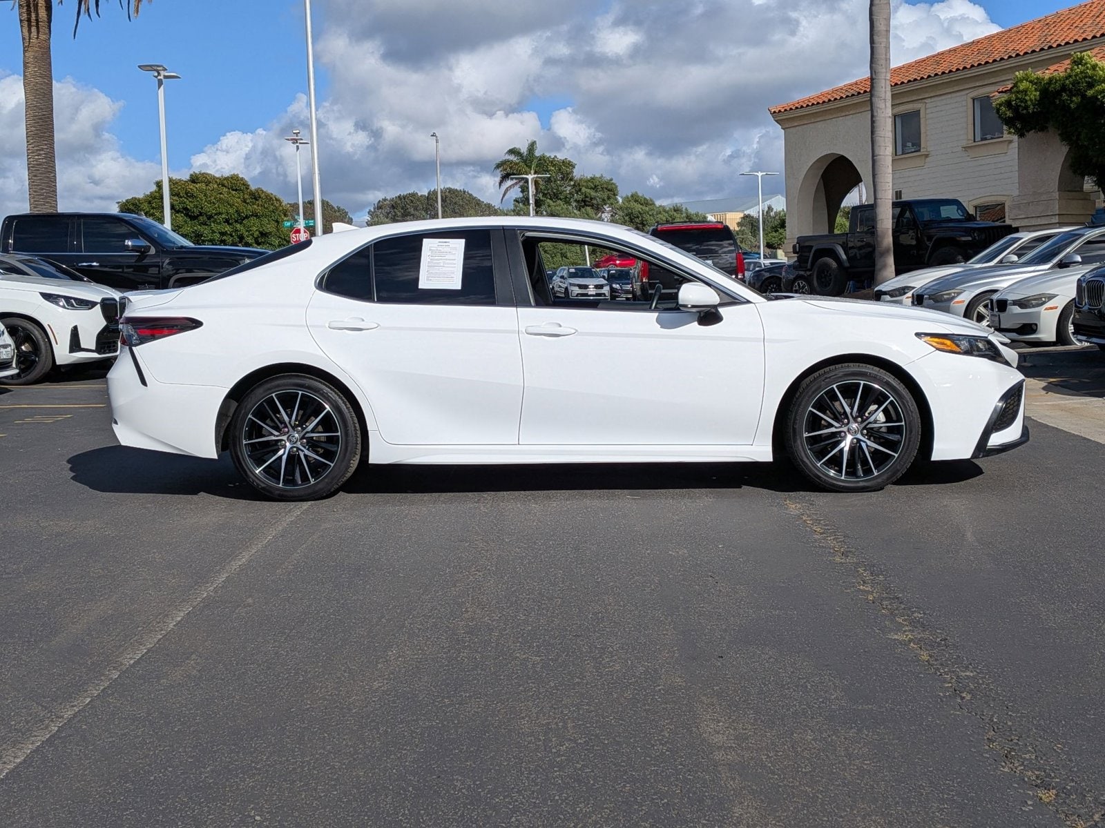 2021 Toyota Camry SE photo 4