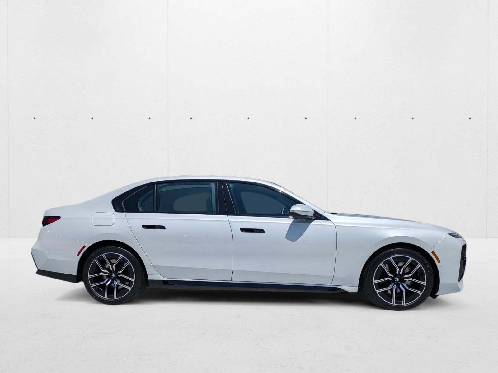 2023 Bmw 740i photo 3