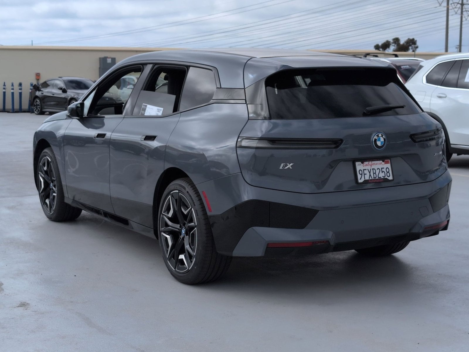 2024 BMW iX xDrive50 photo 3