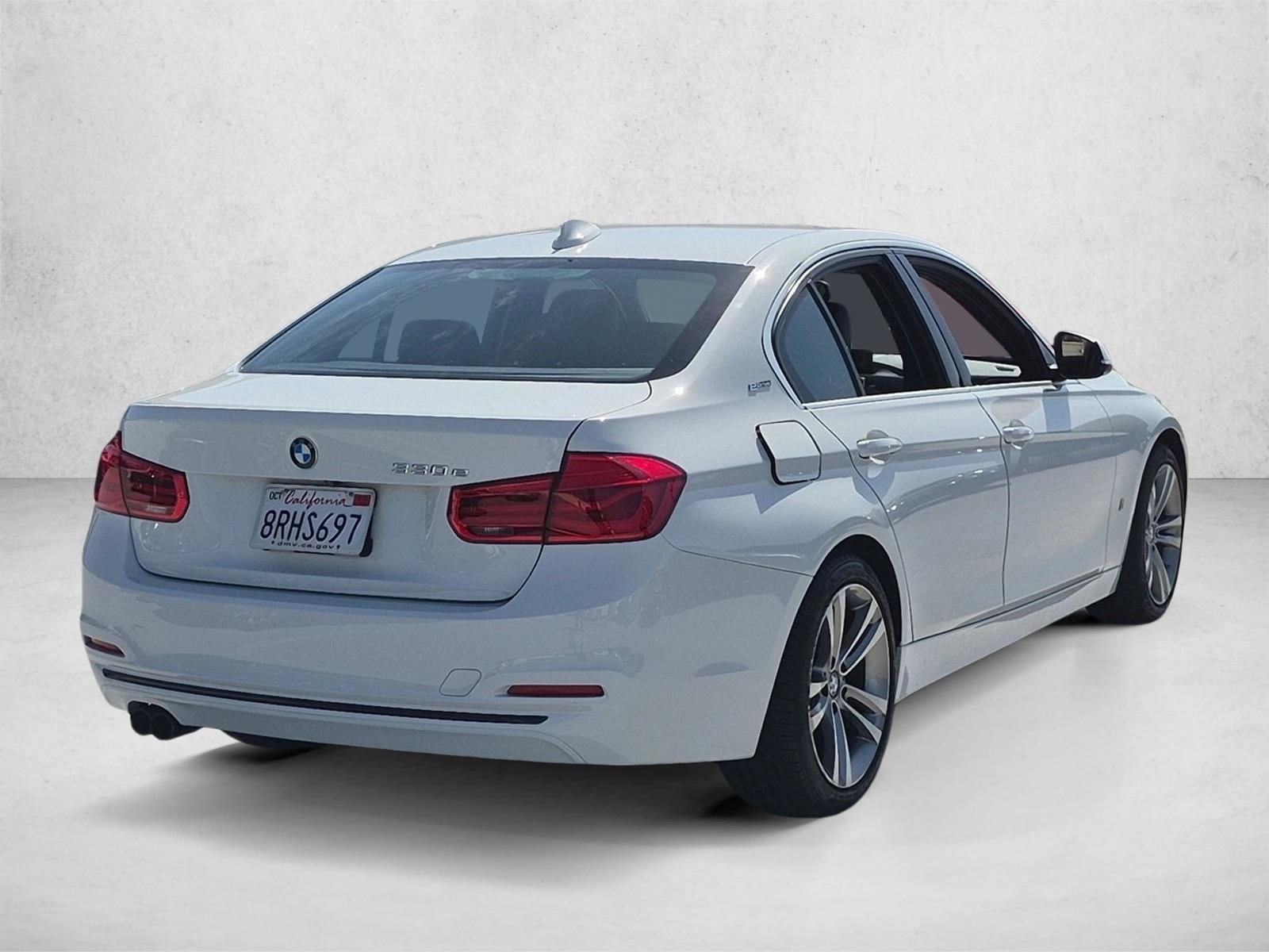 2018 BMW 3 Series 330e - Photo 5