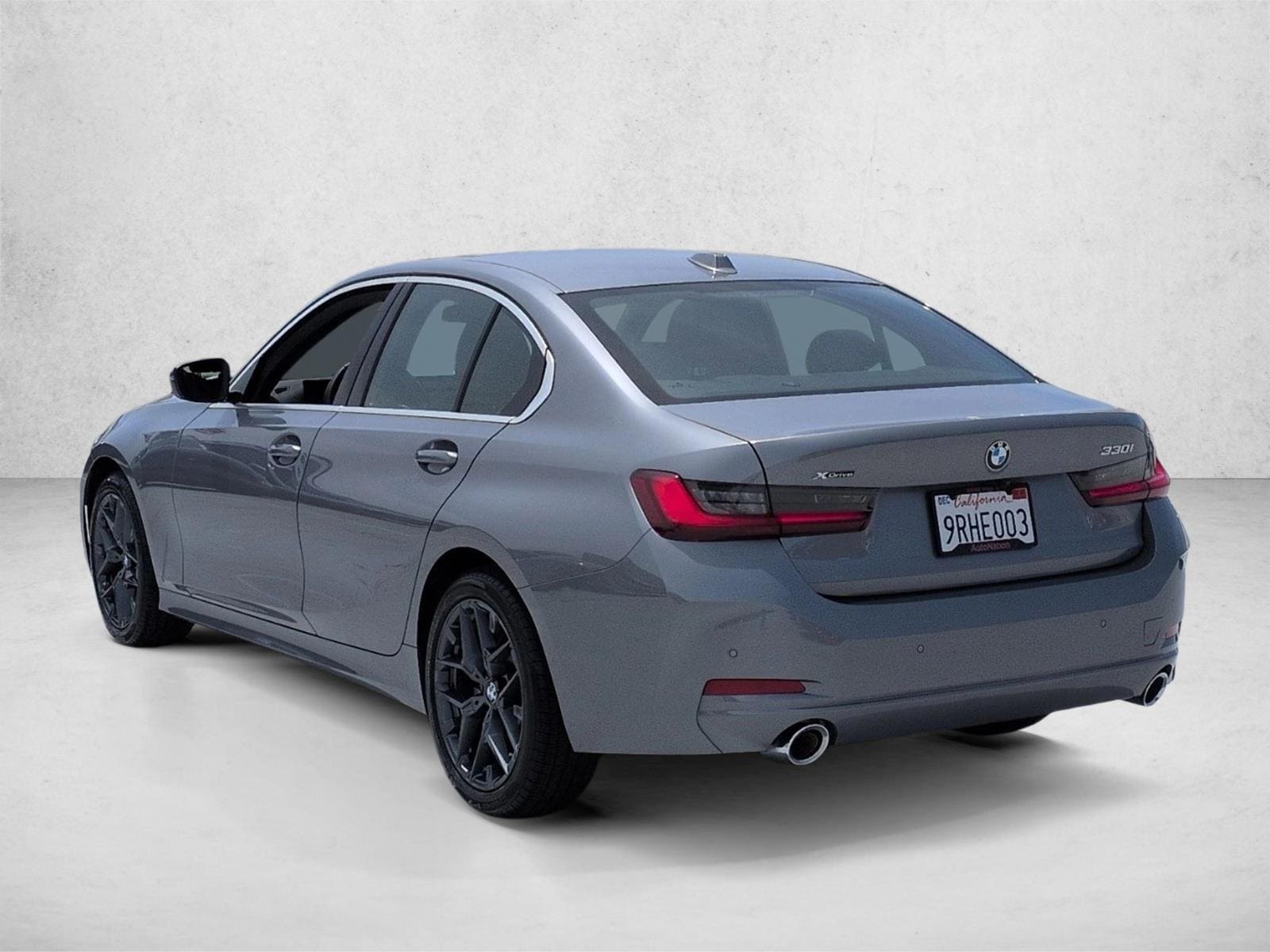 2025 BMW 330i xDrive photo 3