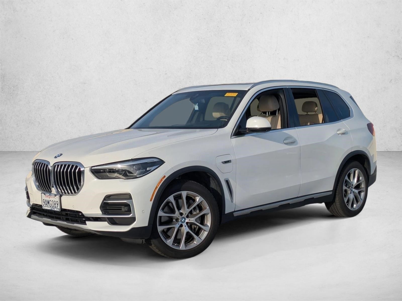 2022 BMW X5 45e's photo