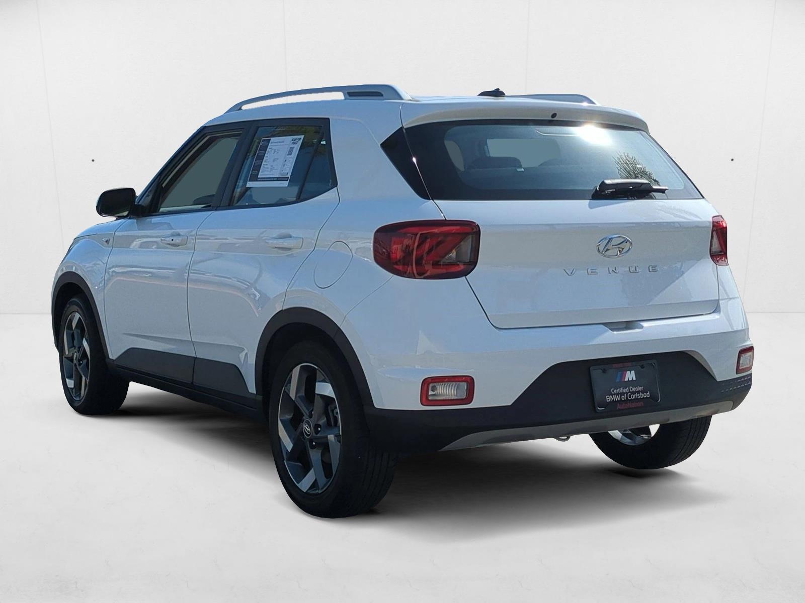 2025 Hyundai Venue SEL photo 3