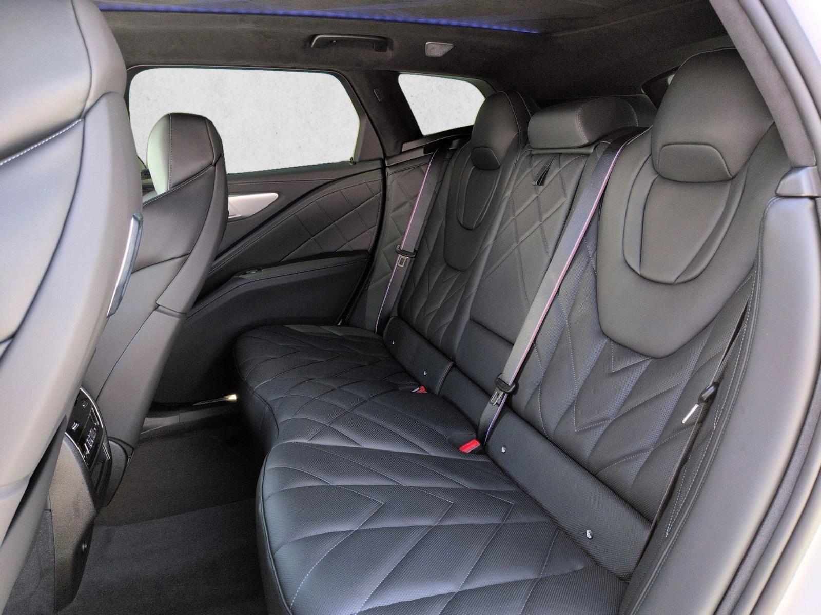 2025 BMW XM Base - Photo 19