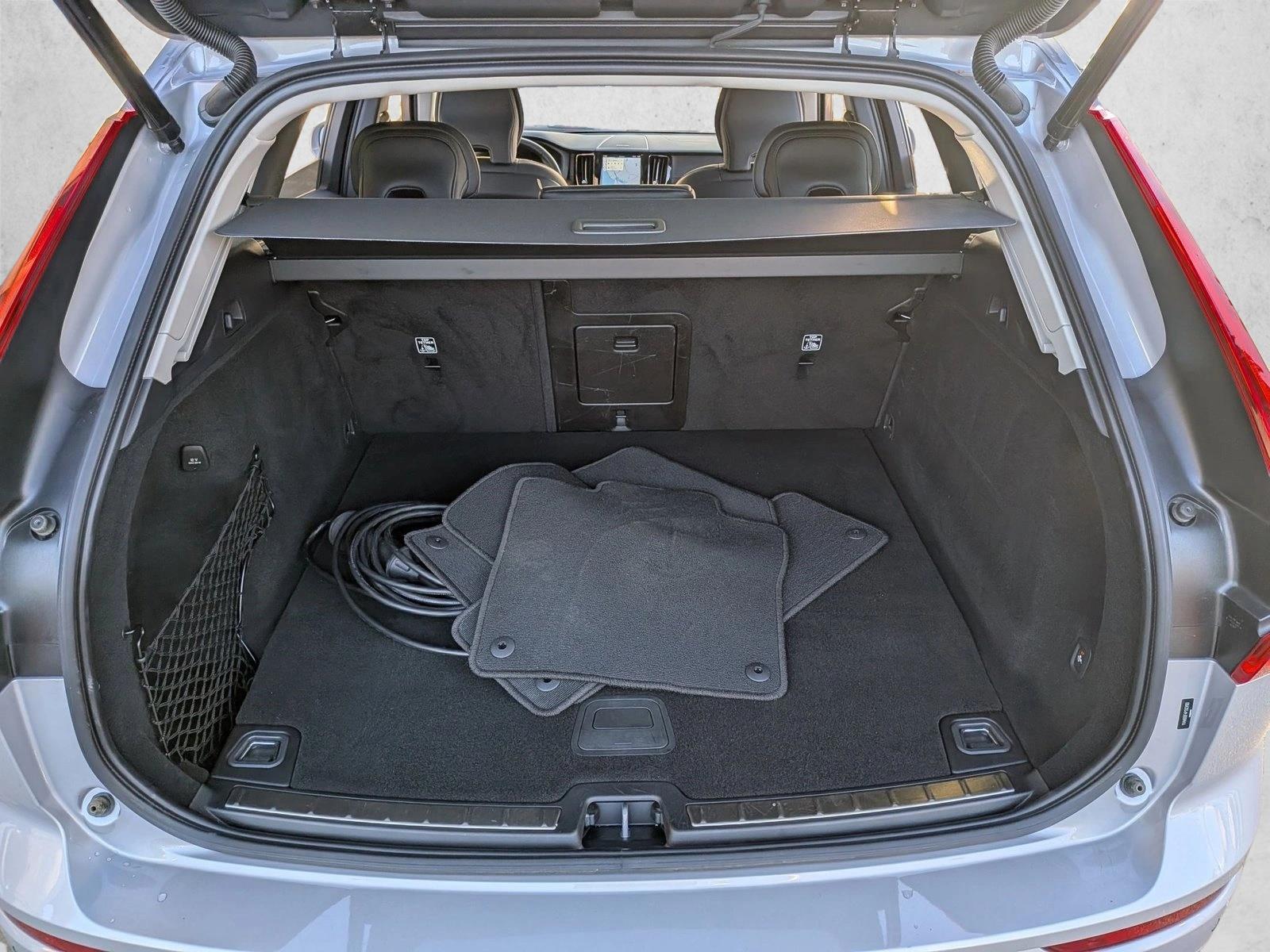 2023 Volvo XC60 Recharge Plug-In Hybrid Ultimate Bright photo 5