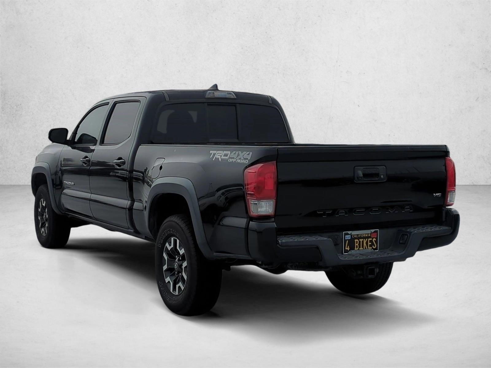 2016 Toyota Tacoma SR5 V6 photo 2