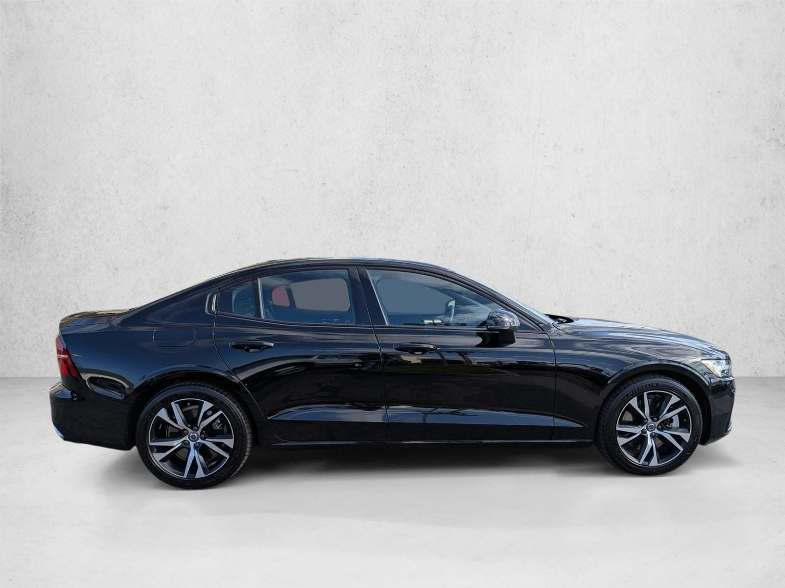 2022 Volvo S60 Recharge Plug-In Hybrid T8 R-Design Extended Range photo 4