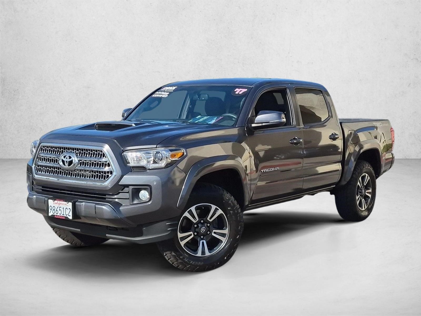 2017 Toyota Tacoma — photo 1 of 23