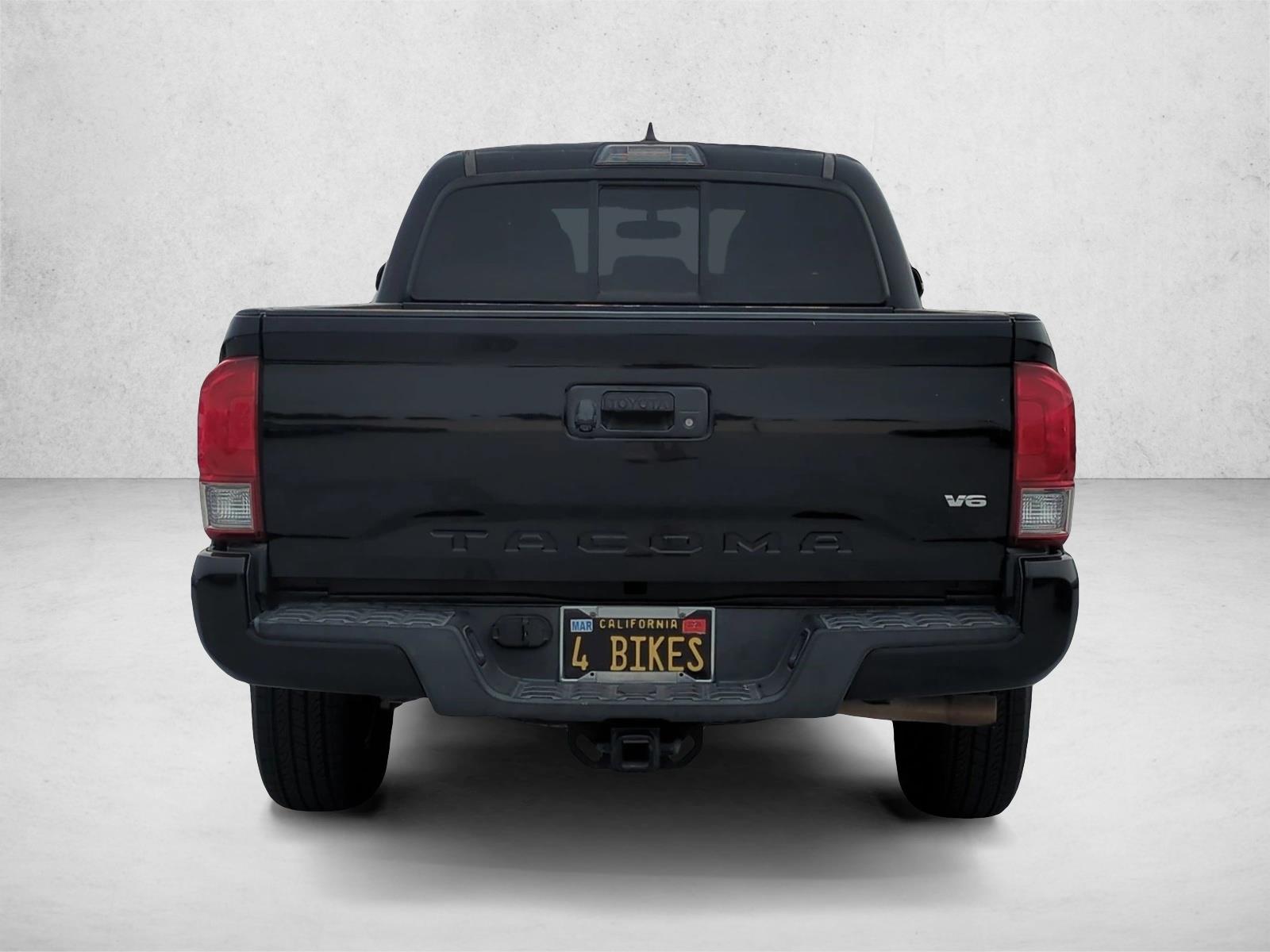 2016 Toyota Tacoma SR5 V6 photo 3