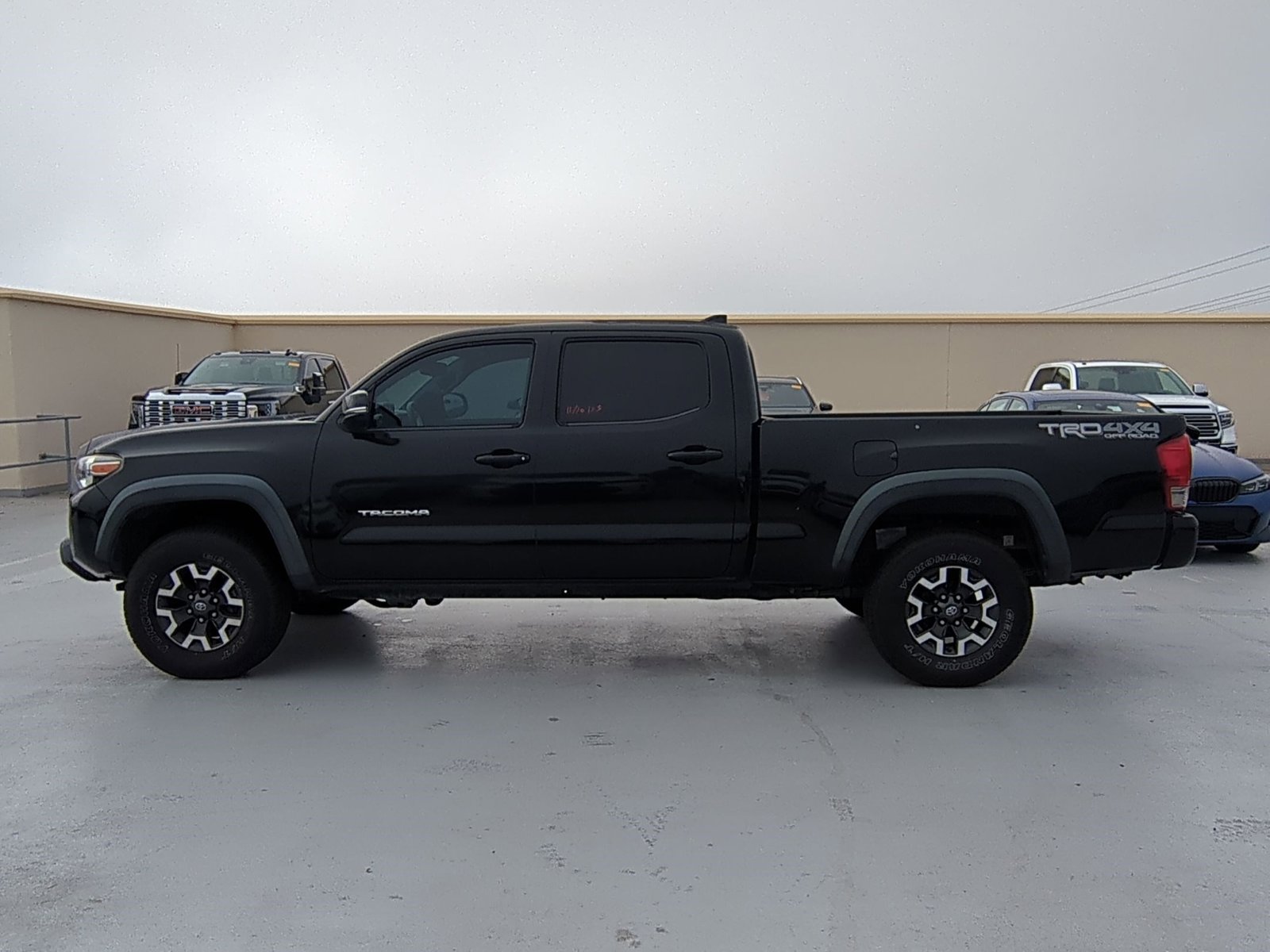 2016 Toyota Tacoma SR5 V6 photo 2