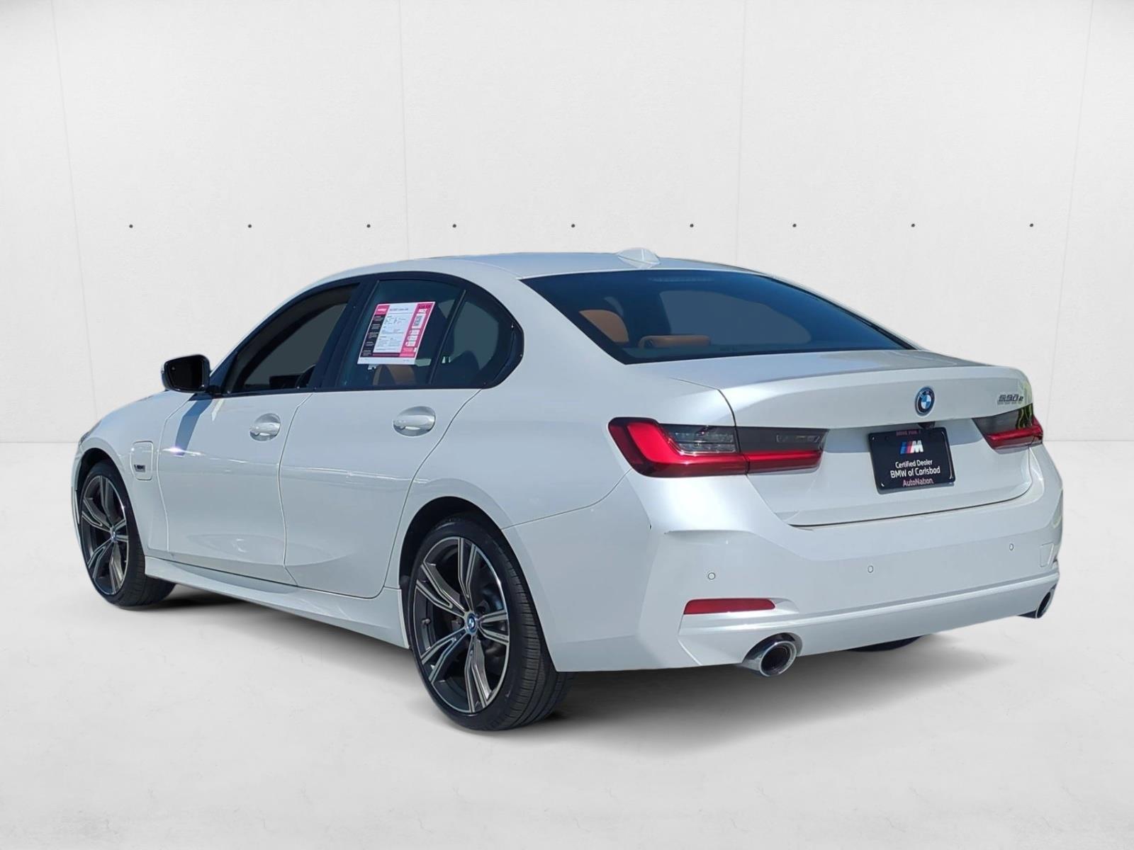 2023 Bmw 330e Sedan photo 2
