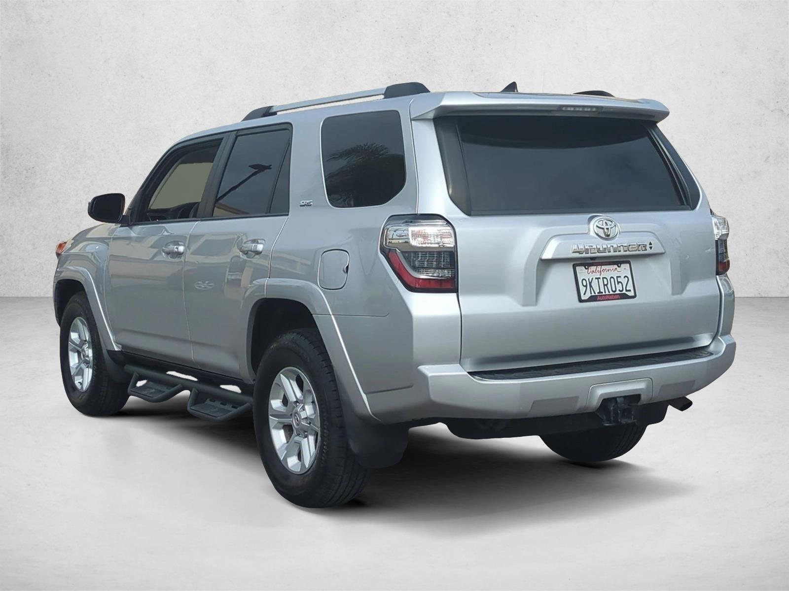 2022 Toyota 4Runner SR5 photo 2