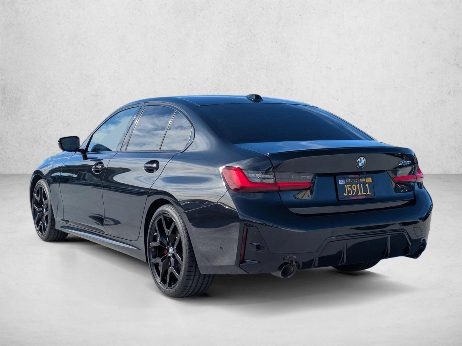 2025 Bmw 330i Sedan photo 3