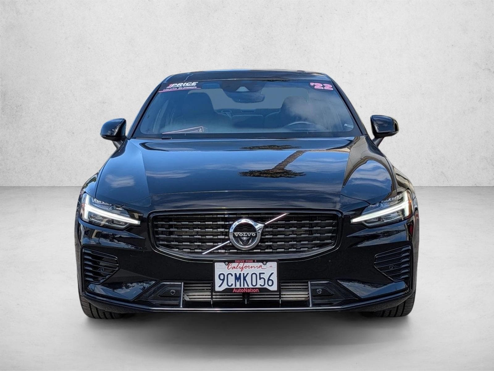 2022 Volvo S60 Recharge Plug-In Hybrid T8 R-Design Extended Range photo 2