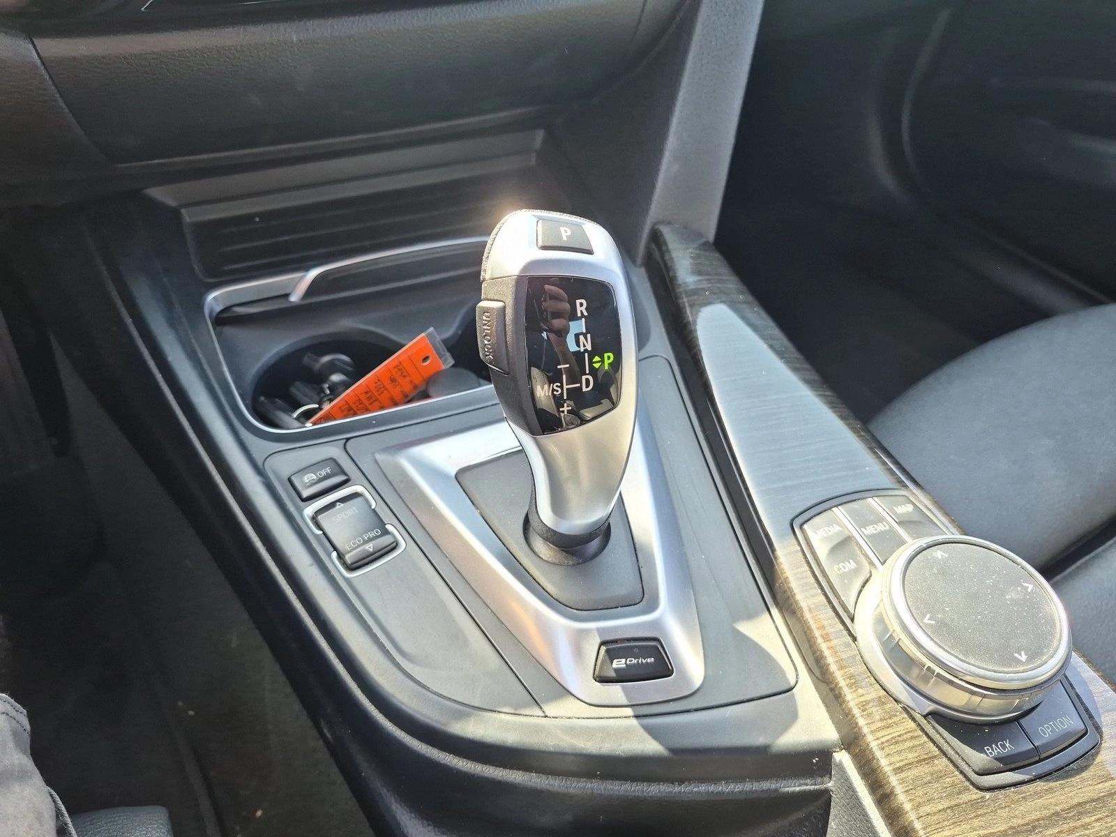 2018 BMW 3 Series 330e - Photo 11